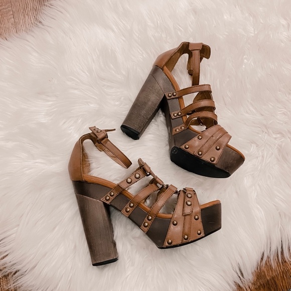 Studded Platform Clog Heel 7.5 - Picture 4 of 10